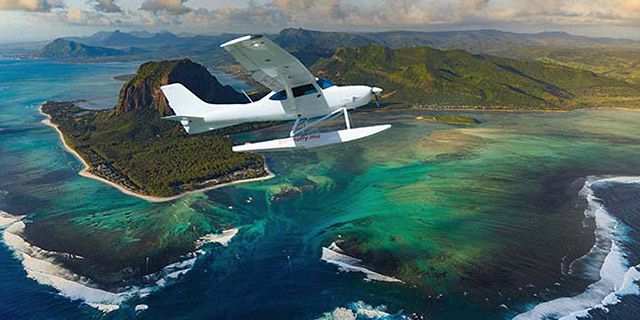 Exclusive seaplane tour of the underwater waterfall southwest (3)